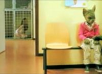 კატამ ბავშვი დააძინა იმ მიზეზით, რომ არ უნდოდა მის მკურნალობაში ფული გადაეხადა - სოციალური რეკლამა ცხოველების შესახებ (+ვიდეო)